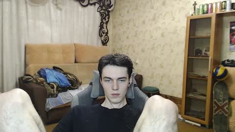 traqqq online show from December 4, 9:07 pm