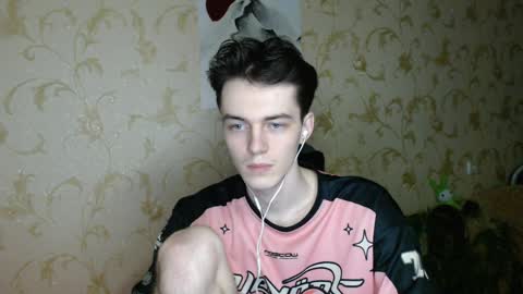 traqqq online show from April 10, 10:03 pm