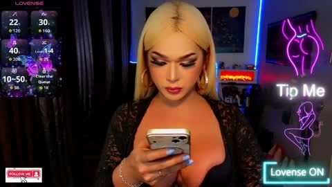 K E L L Y online show from May 12, 9:02 pm