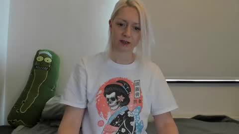 Snapshot of xxkimber_bentonxx chatting on December 3, 10:23 am  Next online Monday to Friday 10am till 2pm UK time online show from December 3, 10:23 am