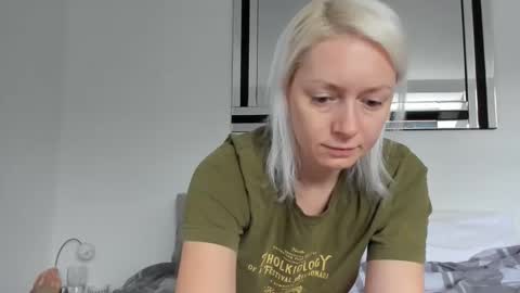 Snapshot of xxkimber_bentonxx chatting on October 20, 9:14 am  Next online Monday to Friday 10am till 2pm UK time online show from October 20, 9:14 am