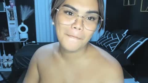 Kylie Smith online show from July 9, 2:21 pm