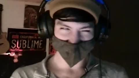 Snapshot of xxwhitefoxx chatting on March 8, 4:12 am David Fox online show from March 8, 4:12 am