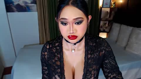 OLIVIA online show from February 20, 8:25 pm