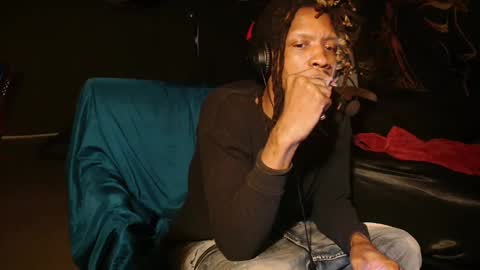 xxxjrstrokesxxx online show from April 6, 1:47 am