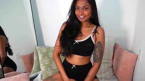 Snapshot of xzaramx chatting on March 6, 5:43 pm Zara online show from March 6, 5:43 pm