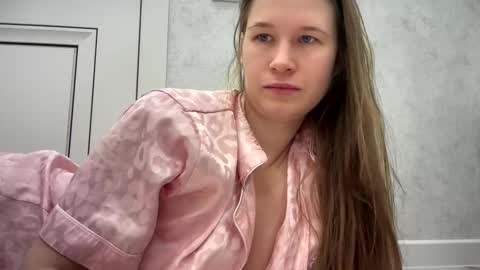 Yana  online show from December 3, 4:02 am