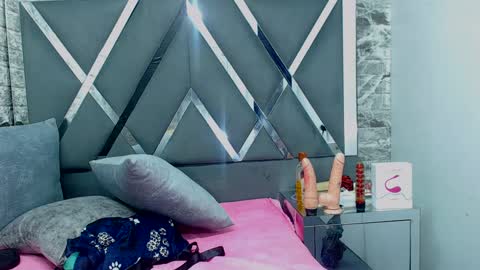 yanetrose online show from October 3, 4:54 am