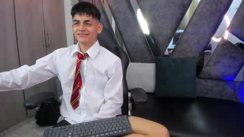 Snapshot of yef_thinn chatting on October 21, 3:22 am yef_thinn online show from October 21, 3:22 am