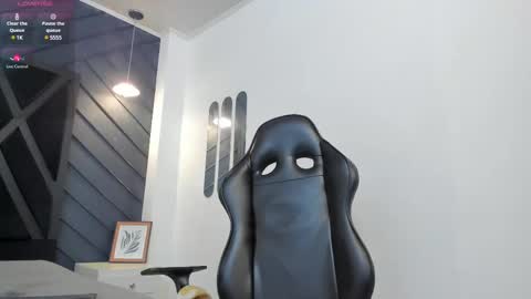 YEIKO ROMERO online show from February 28, 9:01 pm