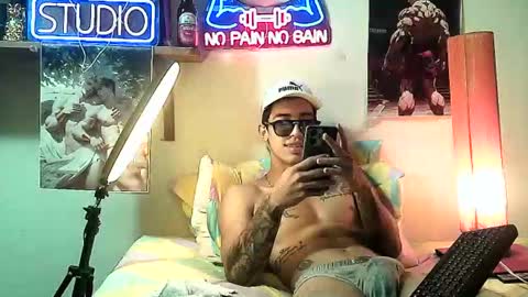 yeisoncastellanos1999 online show from November 15, 7:59 pm