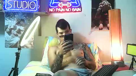Snapshot of yeisoncastellanos1999 chatting on October 21, 7:06 pm yeisoncastellanos1999 online show from October 21, 7:06 pm