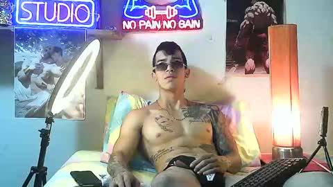 Snapshot of yeisoncastellanos1999 chatting on October 20, 2:33 pm yeisoncastellanos1999 online show from October 20, 2:33 pm
