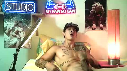 yeisoncastellanos1999 online show from November 6, 12:13 am