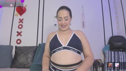 Yelena Owens online show from February 6, 1:42 am