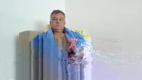 Snapshot of yellowcouple2 chatting on September 20, 5:54 am yellowcouple2 online show from September 20, 5:54 am