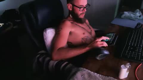 yesdaddy94404 online show from June 3, 3:17 pm