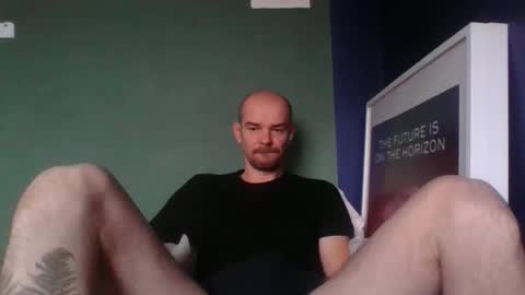 yewloo online show from November 1, 6:45 am