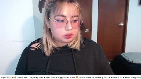 hii i am yini online show from May 23, 3:02 am