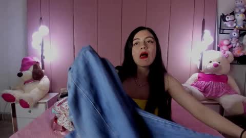 yinyang_luar online show from November 12, 7:05 pm