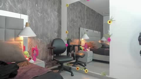 yiyisandoval online show from March 18, 6:58 pm