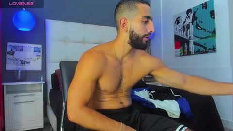 Yiyo online show from November 13, 6:38 am