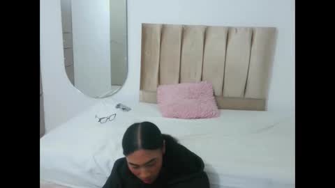 yizz_laan online show from February 25, 7:23 am