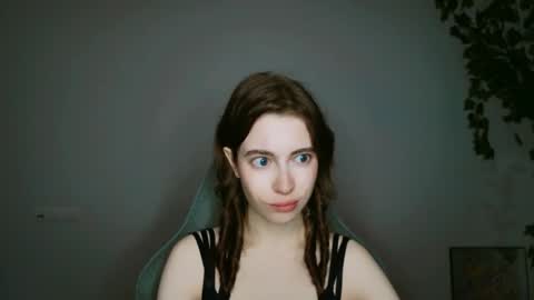 yoka_paradoxxx online show from November 12, 5:21 am