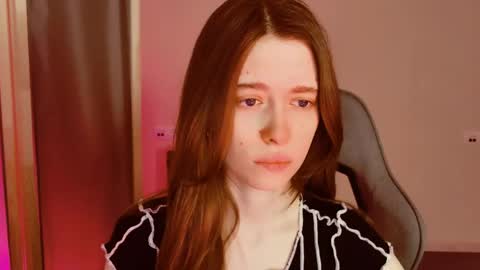 yoka_paradoxxx online show from April 27, 9:07 am