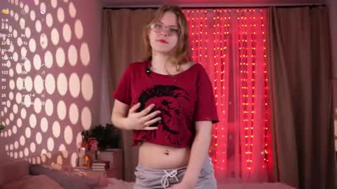 Elizabeth brunette -- Darline blonde  online show from April 22, 7:10 pm