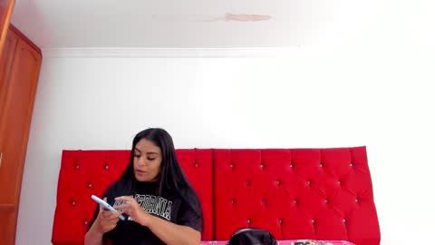  Annie  Elizabeth online show from November 21, 7:01 pm