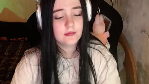 your_8a8y online show from December 4, 5:34 pm