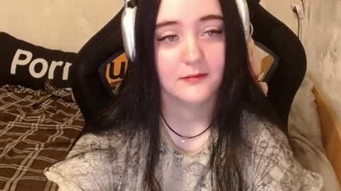 your_8a8y online show from November 11, 12:40 pm