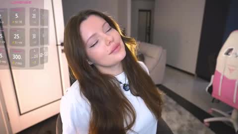 Julia Please Thumbs up me   online show from April 10, 6:19 am