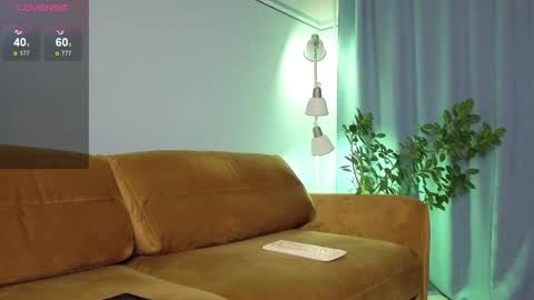 Snapshot of your_dream_alice chatting on October 31, 4:29 pm Alice online show from October 31, 4:29 pm