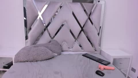 your_lady_milf online show from March 6, 3:45 pm