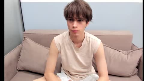 Snapshot of your_shy_guy chatting on October 1, 4:22 am your_shy_guy online show from October 1, 4:22 am