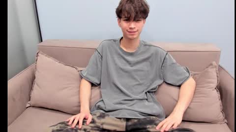 Snapshot of your_shy_guy chatting on October 21, 1:33 am your_shy_guy online show from October 21, 1:33 am