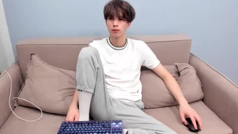 your_shy_guy online show from February 28, 7:40 pm