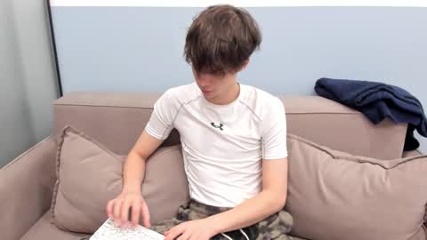 Snapshot of your_shy_guy chatting on September 17, 7:06 pm your_shy_guy online show from September 17, 7:06 pm