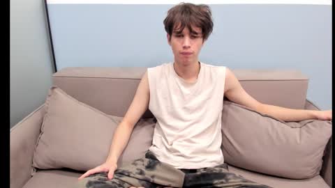 Snapshot of your_shy_guy chatting on September 29, 4:00 am your_shy_guy online show from September 29, 4:00 am