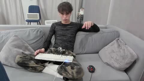 Snapshot of your_shy_guy chatting on February 26, 7:10 pm your_shy_guy online show from February 26, 7:10 pm