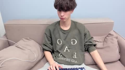 your_shy_guy online show from February 10, 7:28 pm