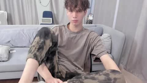 Snapshot of your_shy_guy chatting on February 24, 2:15 pm your_shy_guy online show from February 24, 2:15 pm