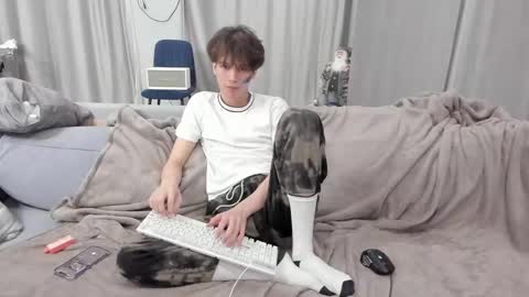 Snapshot of your_shy_guy chatting on March 10, 8:34 pm your_shy_guy online show from March 10, 8:34 pm