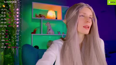 Snapshot of your_spring chatting on October 30, 12:44 am your_spring online show from October 30, 12:44 am