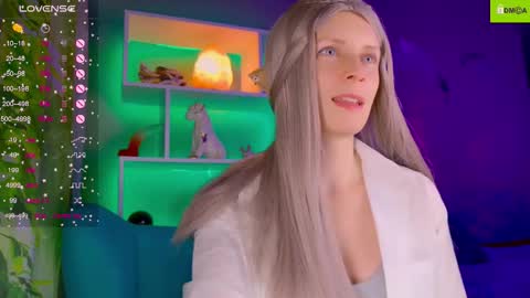 Snapshot of your_spring chatting on October 25, 1:28 am your_spring online show from October 25, 1:28 am