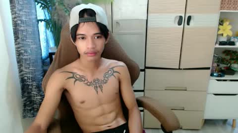 yourasian_eric online show from March 19, 2:06 am