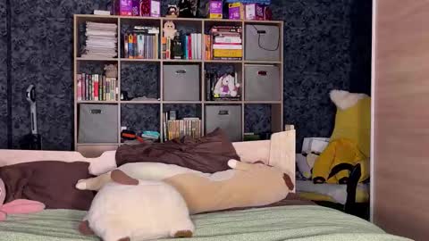 Mia online show from March 13, 5:27 pm