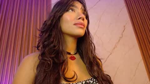 Snapshot of yourcutemolly chatting on October 23, 5:20 am Selena online show from October 23, 5:20 am